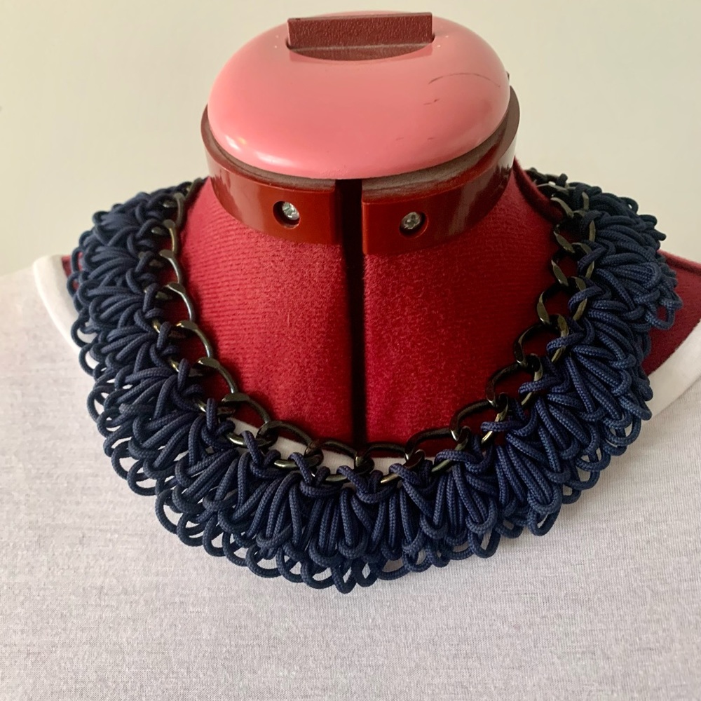 UNIQUE LOOP AND CHAIN NECKLACE